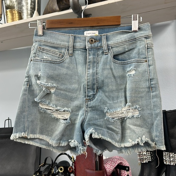 SNEAK PEEK DISTRESSED DENIM SHORTS Size Medium - Picture 2 of 4